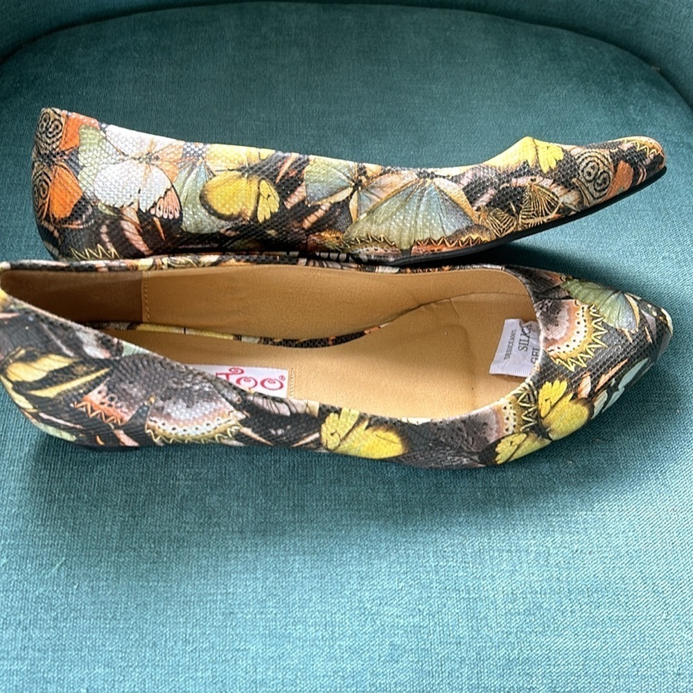 Butterfly pattern flats - Picture 3 of 6